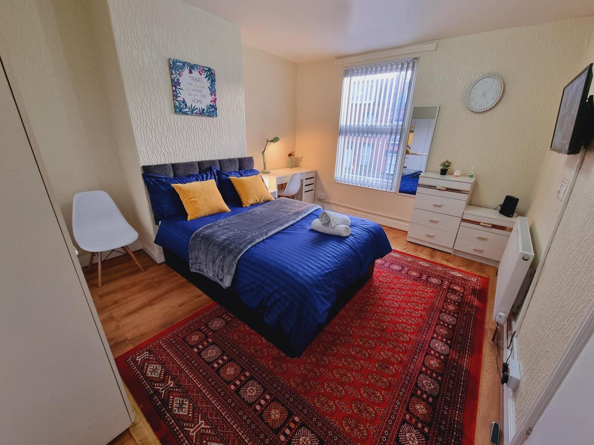 Spacious Two Bedroom House, Parking And Wifi Лийдс Екстериор снимка