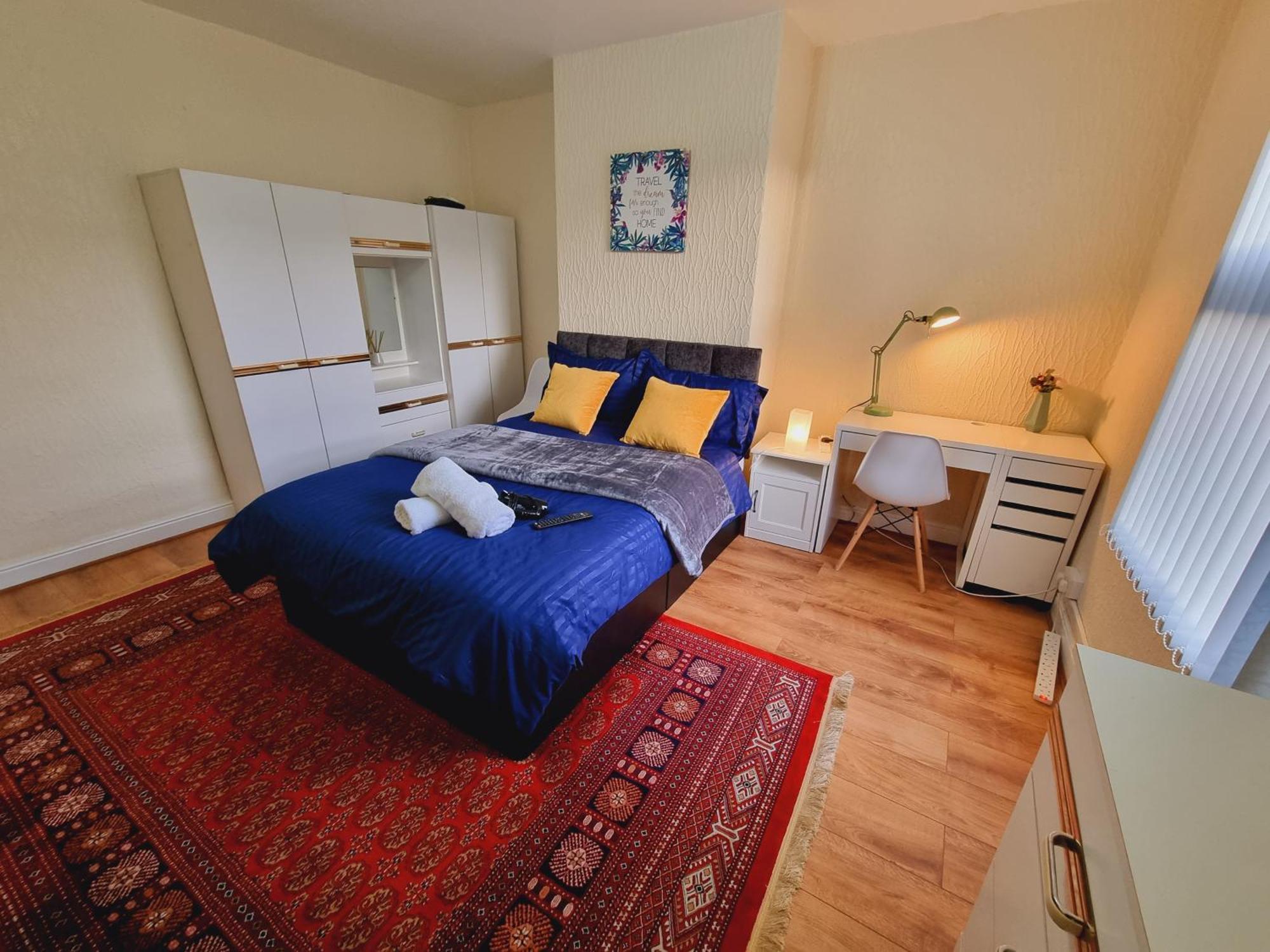Spacious Two Bedroom House, Parking And Wifi Лийдс Екстериор снимка
